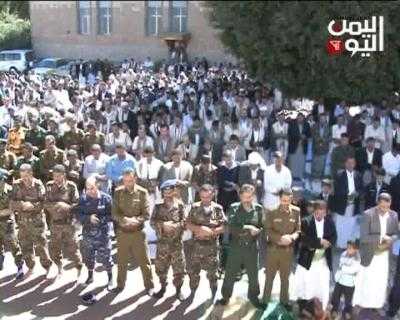 مايو نيوز - نفذ منتسبو الداخلية "الجامعيون" وقفة احتجاجية في الشارع العام أمام نادي ضباط الشرطة لمطالبة وزارة الداخلية بتنفيذ توصيات مجلس النواب التي قضت بترقيتهم إلى رتبة ضابط.