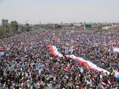 مايو نيوز - دعت قيادة المؤتمر الشعبي العام اعضاء وكوادر وانصار المؤتمر الشعبي العام الى الالتزام بضبط النفس وعدم اللجوء الى اتخاذ أي رد فعل على محاولات إخراج وتهريب سجناء متهمين في قضية تفجير جامع دار الرئاسة الارهابي الذي استهدف